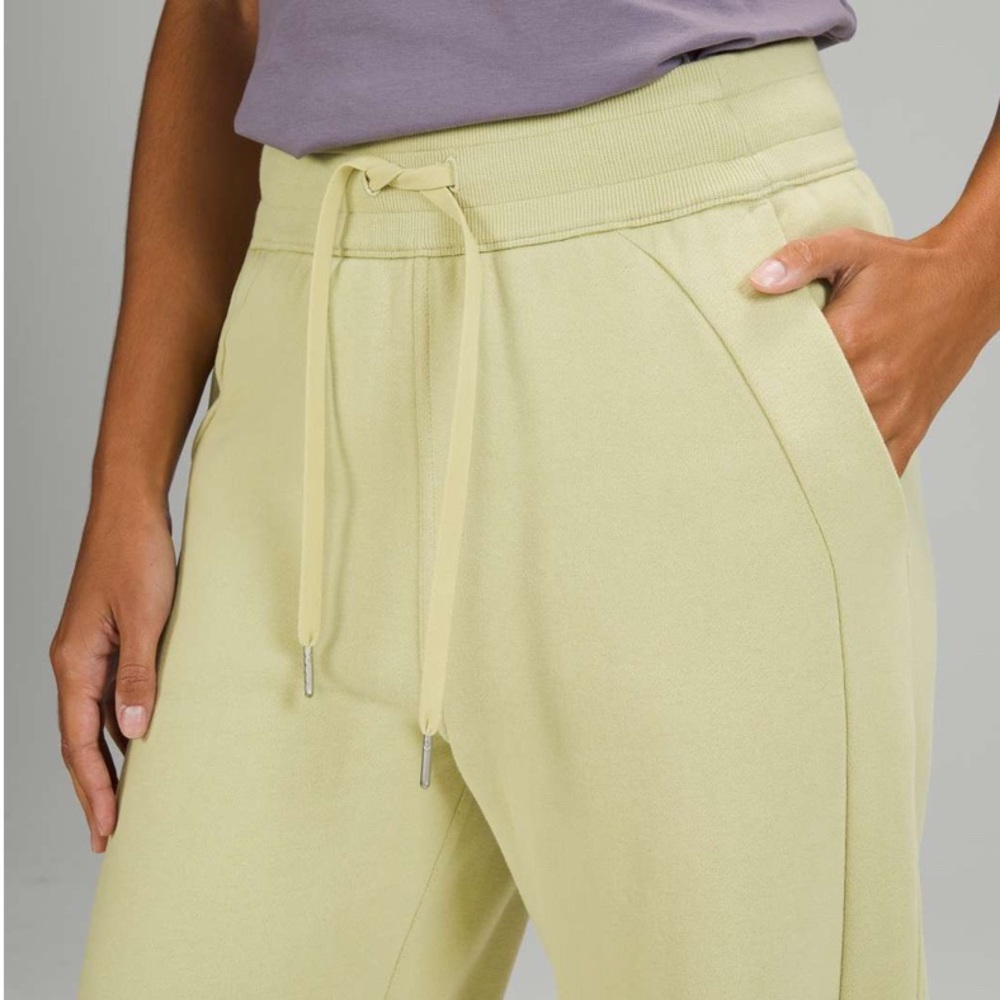 Lululemon Scuba Relaxed High-Rise Jogger